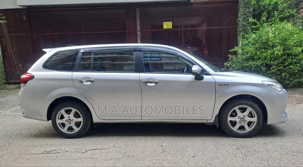 Toyota Corolla Fielder 2017 Silver