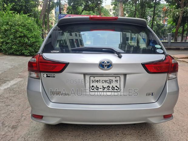 Toyota Corolla Fielder 2017 Silver