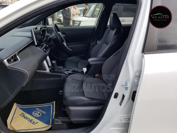 Toyota Corolla Cross 1.8 Hybrid AWD 2021 Pearl