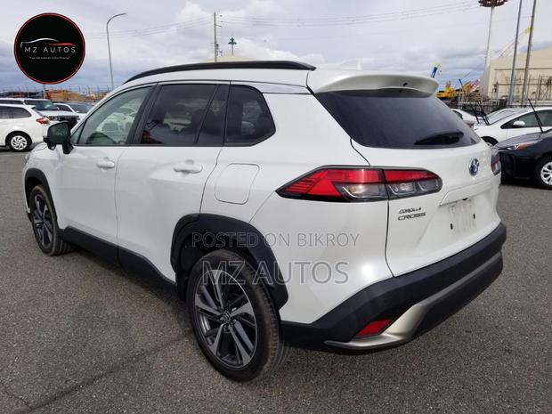 Toyota Corolla Cross 1.8 Hybrid AWD 2021 Pearl