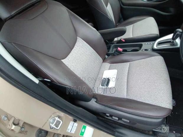 Toyota Yaris Cross 1.5 Hybrid FWD 2021 Beige