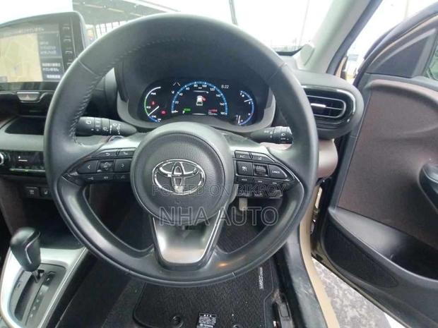 Toyota Yaris Cross 1.5 Hybrid FWD 2021 Beige