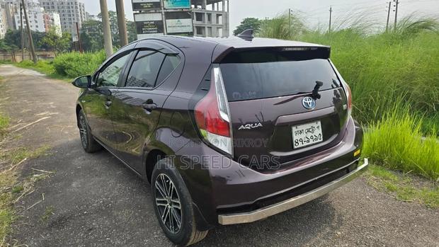 Toyota Aqua 2017 Brown