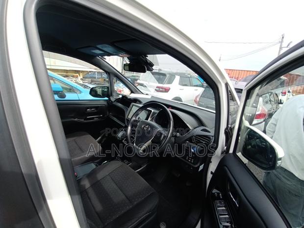 Toyota Noah 2021 Pearl