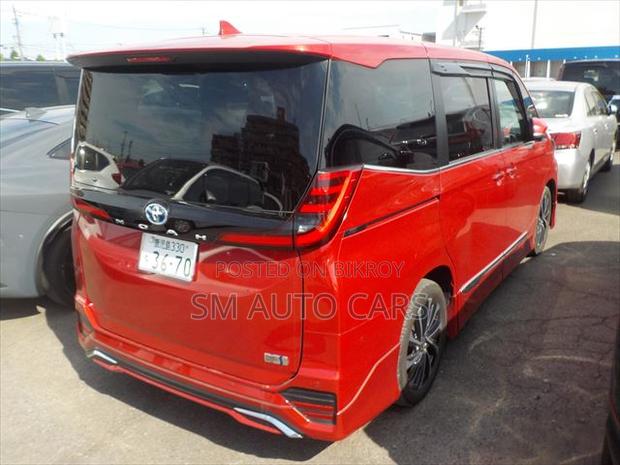Toyota Noah 2025 Red