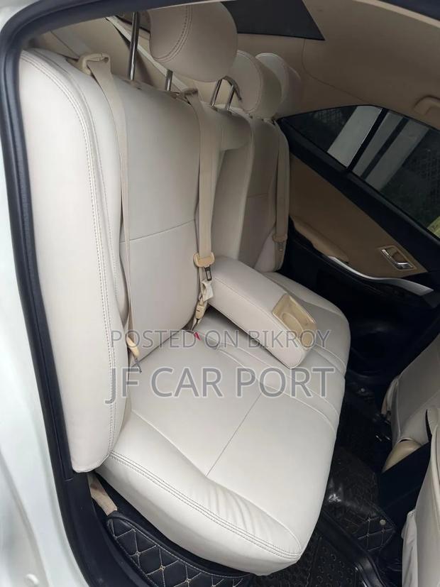Toyota Premio 2017 Pearl