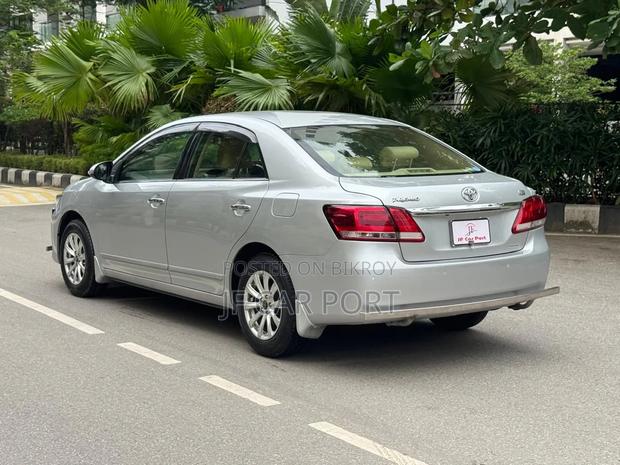 Toyota Premio 2018 Silver