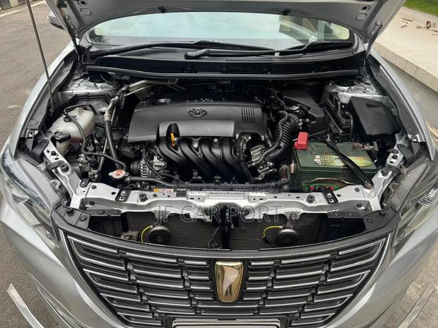 Toyota Premio 2018 Silver