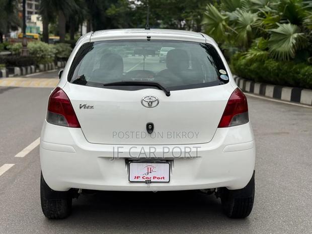 Toyota Vitz 2010 Pearl
