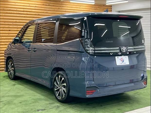 Toyota Voxy Hybrid S-G 2WD 7-Seater 2023 Gray