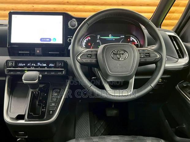 Toyota Voxy Hybrid S-G 2WD 7-Seater 2023 Gray