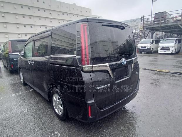Toyota Esquire 1.8 FWD Hybrid (7 Seater) 2021 Black