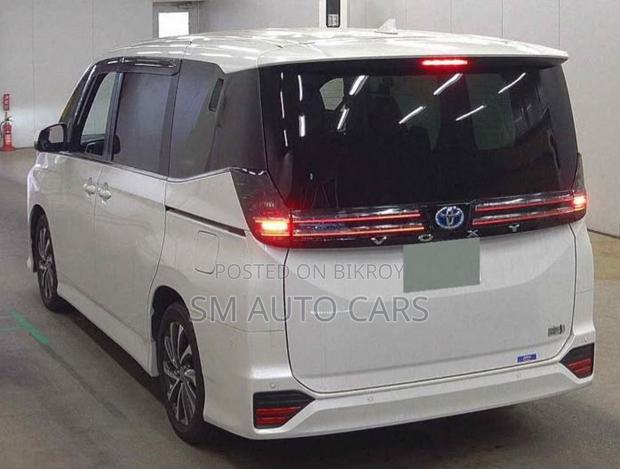 Toyota Voxy Hybrid S-Z 2WD 7-Seater 2023 White