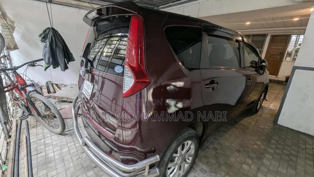 Toyota Passo Sette 2011