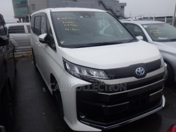 Toyota Noah 2023 Pearl