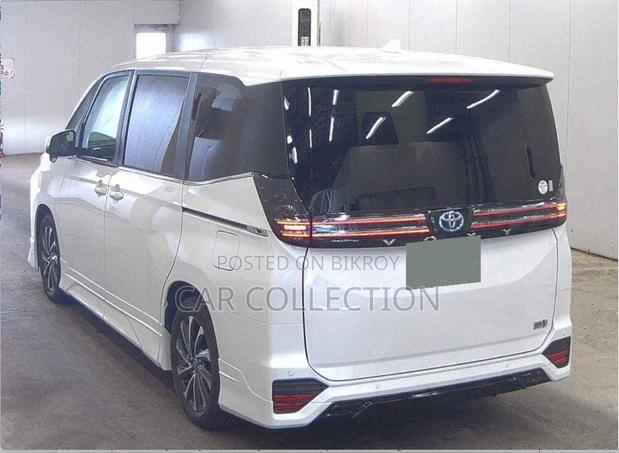 Toyota Voxy 2023 White