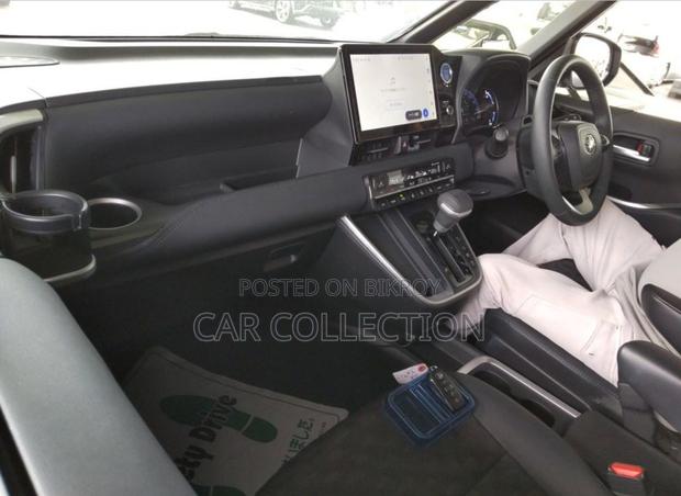 Toyota Voxy 2023 White