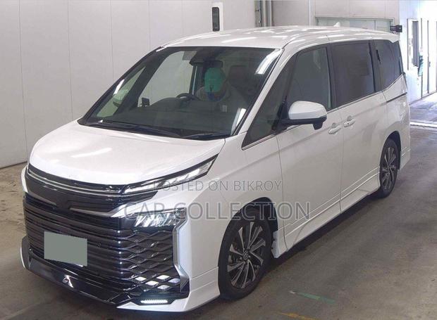 Toyota Voxy 2023 White