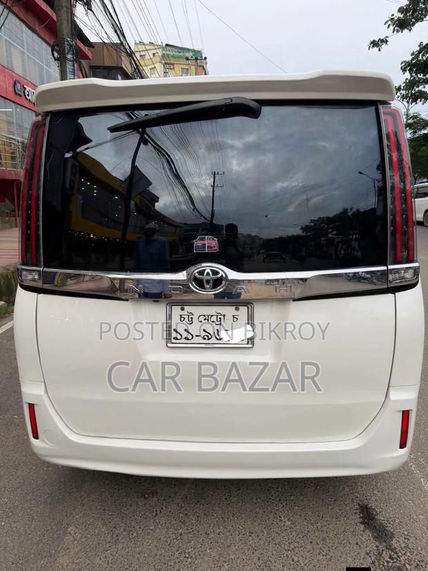 Toyota Noah 2.0 FWD (8 Seater) 2019 White