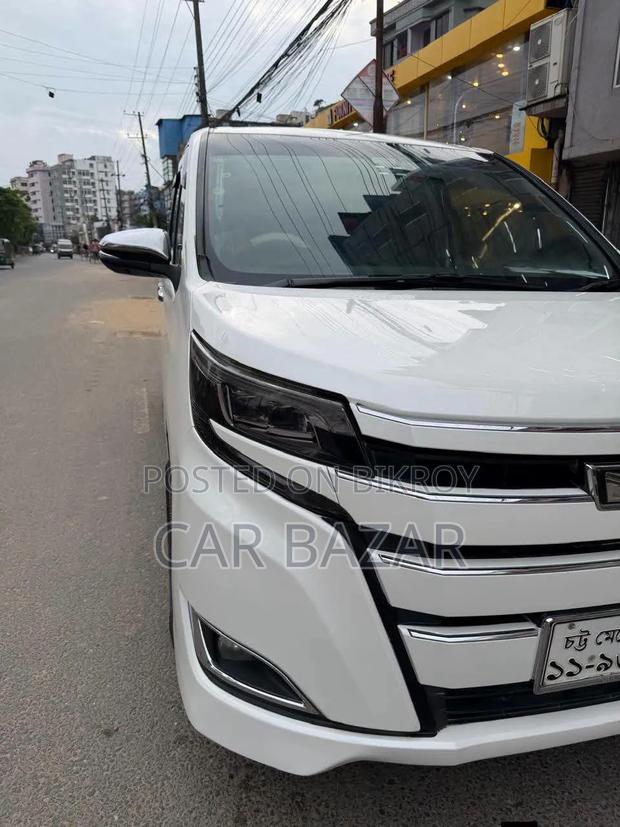 Toyota Noah 2.0 FWD (8 Seater) 2019 White