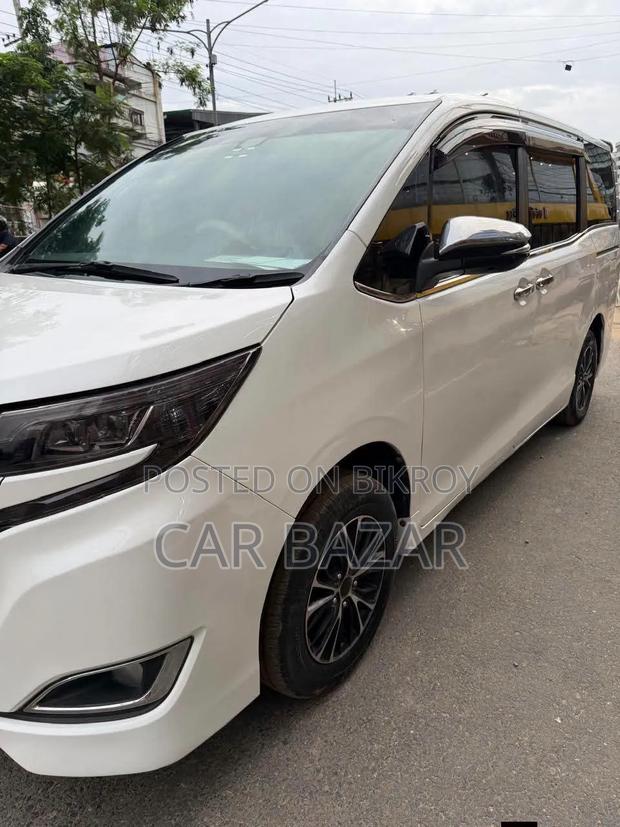 Toyota Noah 2.0 FWD (8 Seater) 2019 White