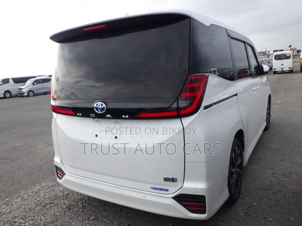 Toyota Noah 2023 White
