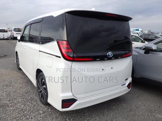 Toyota Noah 2023 White