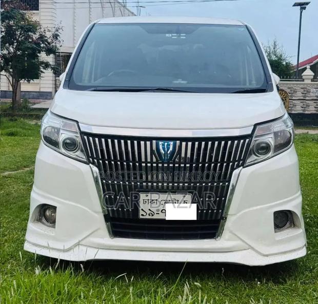 Toyota Noah 1.8 FWD Hybrid (7 seater) 2015 White