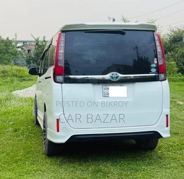 Toyota Noah 1.8 FWD Hybrid (7 seater) 2015 White