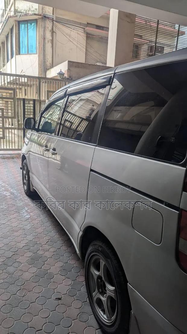 Toyota Noah 2002 Silver