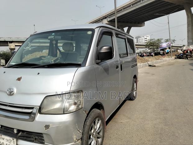 Toyota Noah 2010 Silver
