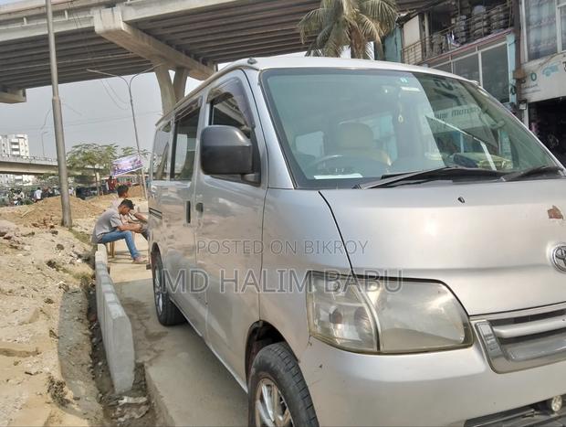 Toyota Noah 2010 Silver