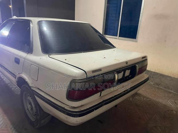 Toyota Corolla 1998 White