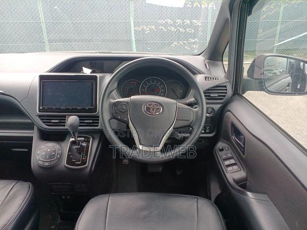 Toyota Noah 2021 Black