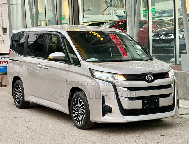 Toyota Noah 2022 Brown