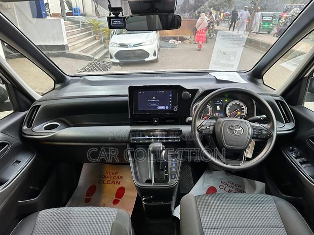 Toyota Noah 2022 Brown
