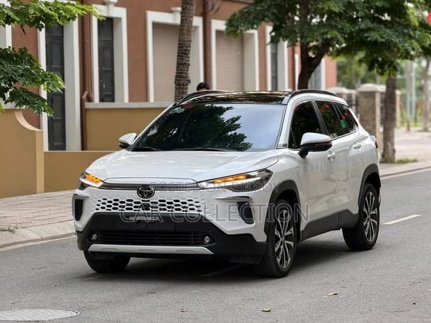 New Toyota Corolla Cross XLE 2025 Pearl