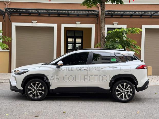 New Toyota Corolla Cross XLE 2025 Pearl