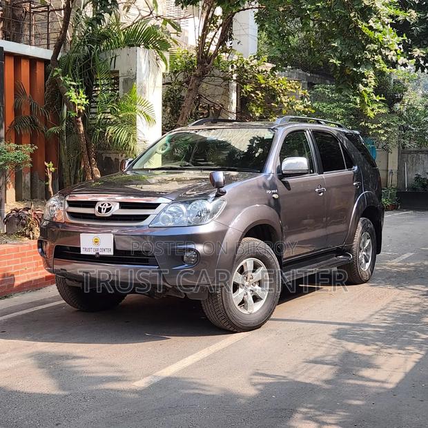 Toyota Fortuner 2006 Gray