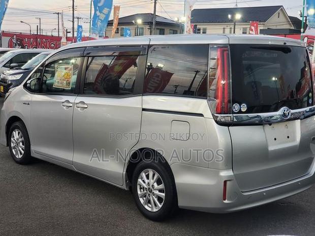 Toyota Noah 2021 Silver
