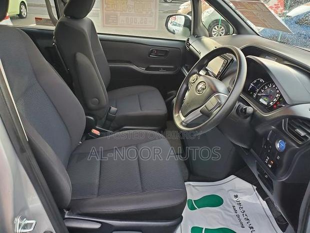 Toyota Noah 2021 Silver