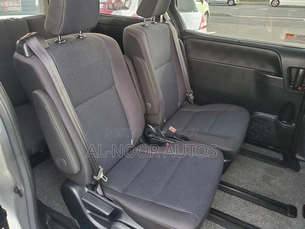 Toyota Noah 2021 Silver