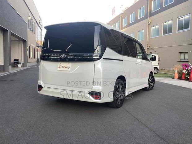 Toyota Voxy Hybrid S-Z 2WD 7-Seater 2023 Pearl