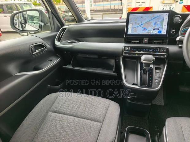 Toyota Voxy Hybrid S-G 2WD 7-Seater 2022 Pearl