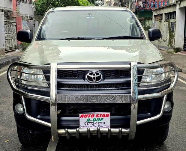 Toyota Hilux 2.5 D-4d SRX 2011 Silver