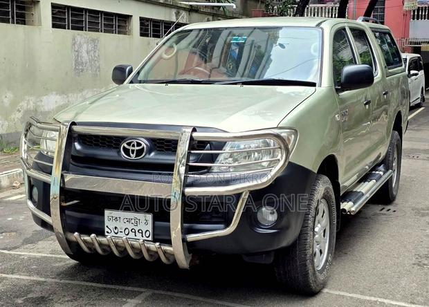 Toyota Hilux 2.5 D-4d SRX 2011 Silver