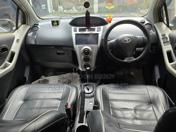 Toyota Vitz 1.0 FWD 5dr 2009 Silver