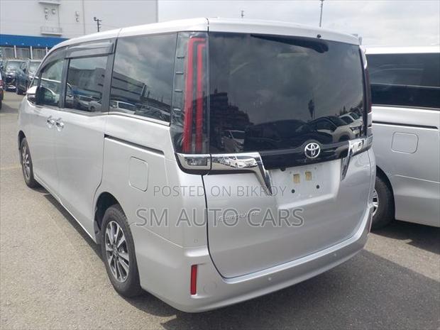 Toyota Esquire 2.0 FWD (8 Seater) 2021 Silver