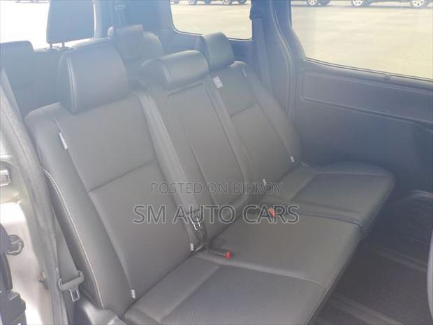 Toyota Esquire 2.0 FWD (8 Seater) 2021 Silver