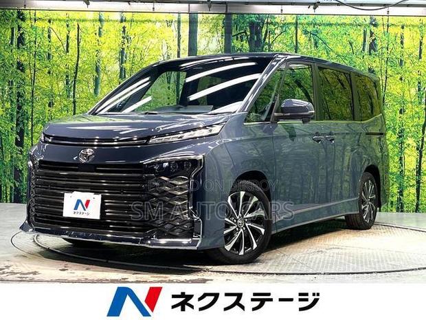 Toyota Voxy 2023 Gray
